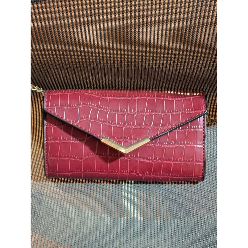 Urban Expressions Hester Red Croc Embossed Crossbody Wallet Clutch Gold Chain